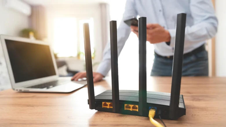 HERE’S HOW YOUR WI-FI ROUTER’S ANTENNAS SHOULD BE POSITIONED FOR OPTIMAL PERFORMANCE